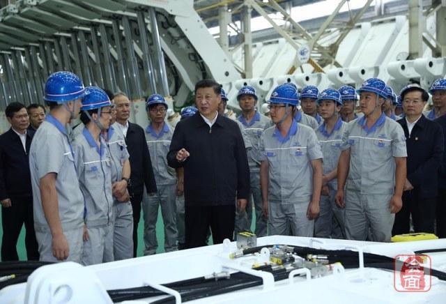 习主席来河南考察调研，习总左手边，是我们河北工程大学机制接本02级校友，郑煤机总装厂厂长苑少冲。